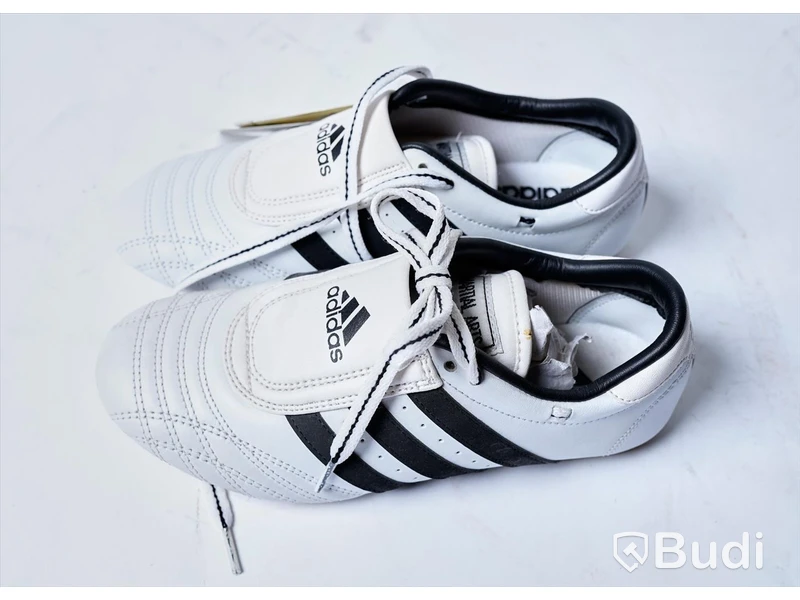 Skor - Adidas Kampsport stl. 38