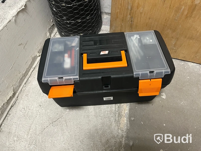 2st fällbara bord, 1st verktygslåda