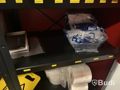 Lagerhyllor, inkl. Diverse förbrukningsmaterial