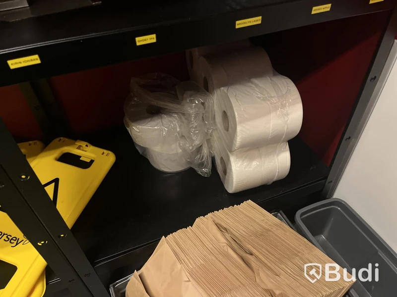 Lagerhyllor, inkl. Diverse förbrukningsmaterial