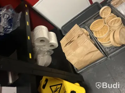 Lagerhyllor, inkl. Diverse förbrukningsmaterial