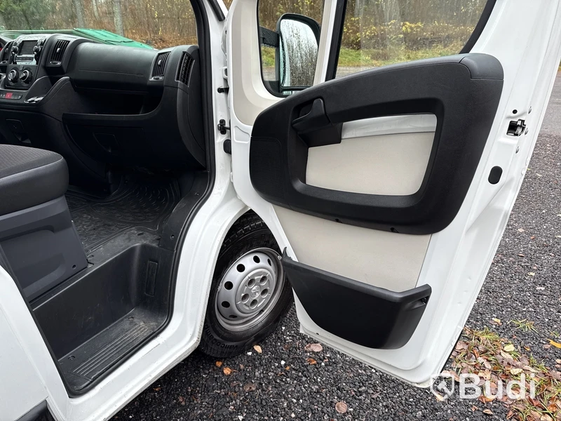 Peugeot Boxer 335  Volymskåp, bakgavellyft (163hk) -2019 Endast 7600 mil!