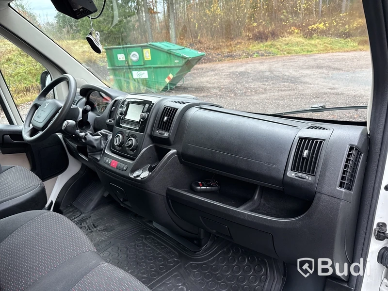 Peugeot Boxer 335  Volymskåp, bakgavellyft (163hk) -2019 Endast 7600 mil!