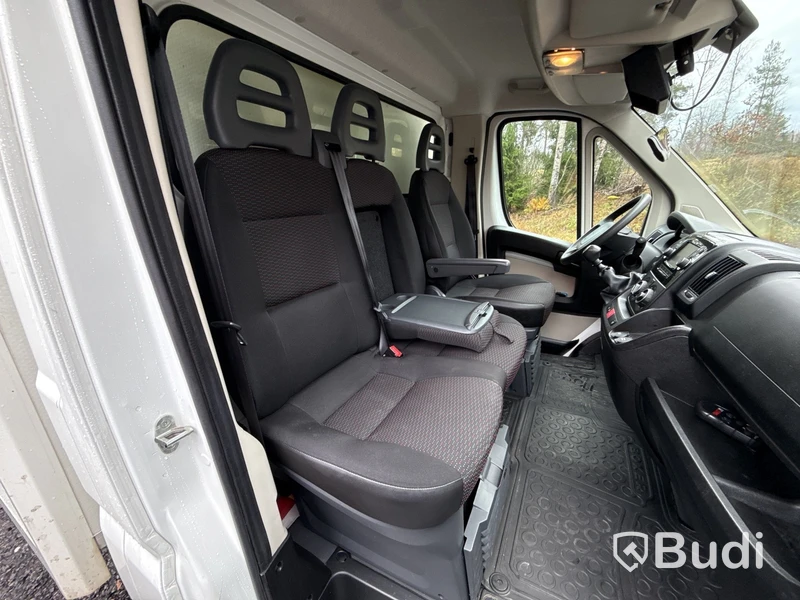Peugeot Boxer 335  Volymskåp, bakgavellyft (163hk) -2019 Endast 7600 mil!