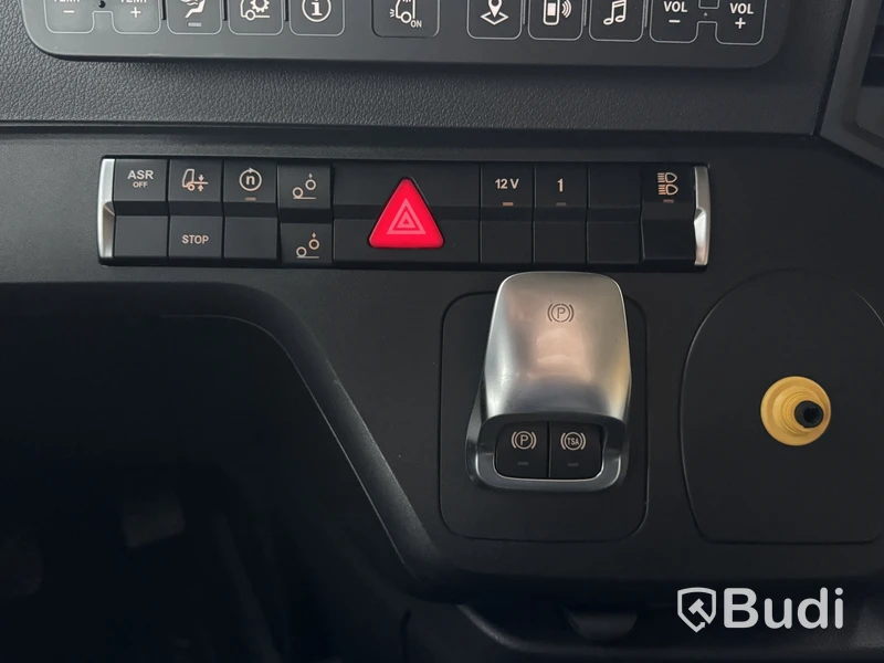SÅLD Direktförsäljning VIA DNB Tridemväxlare Mercedes-Benz Arocs 3758 -2023 | JOAB 24 ton | Plogutrustad