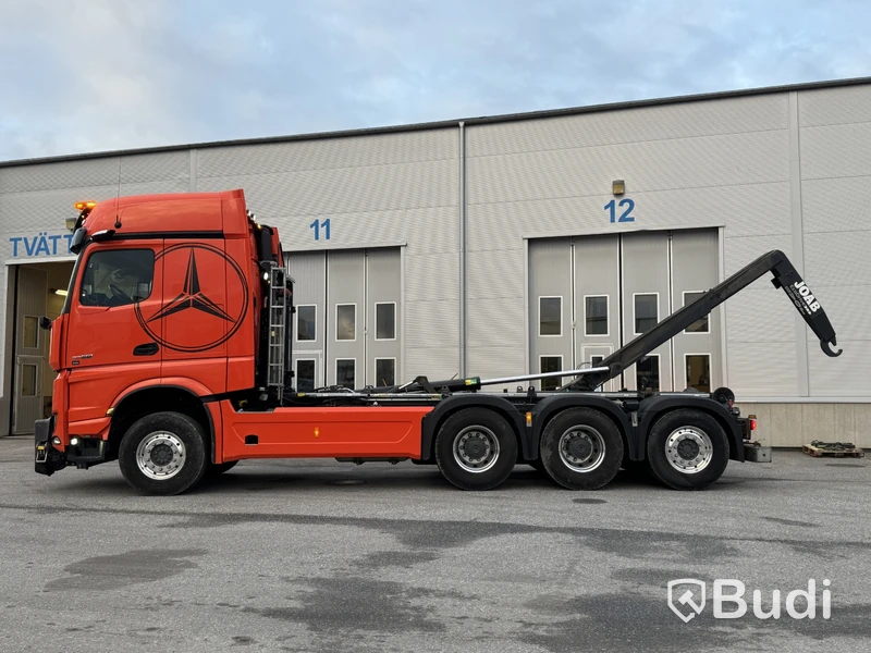SÅLD Direktförsäljning VIA DNB Tridemväxlare Mercedes-Benz Arocs 3758 -2023 | JOAB 24 ton | Plogutrustad