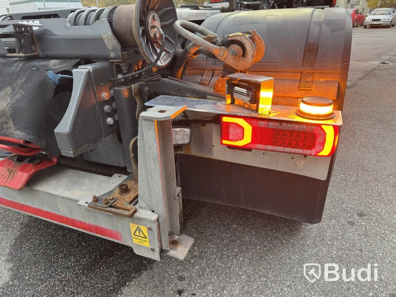 SÅLD Direktförsäljning VIA DNB Tridemväxlare Mercedes-Benz Arocs 3758 -2023 | JOAB 24 ton | Plogutrustad