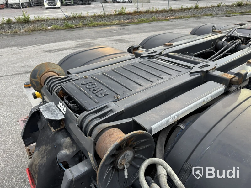 SÅLD Direktförsäljning VIA DNB Tridemväxlare Mercedes-Benz Arocs 3758 -2023 | JOAB 24 ton | Plogutrustad