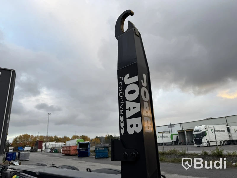 SÅLD Direktförsäljning VIA DNB Tridemväxlare Mercedes-Benz Arocs 3758 -2023 | JOAB 24 ton | Plogutrustad