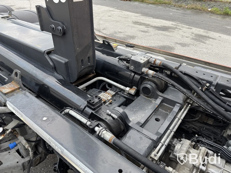SÅLD Direktförsäljning VIA DNB Tridemväxlare Mercedes-Benz Arocs 3758 -2023 | JOAB 24 ton | Plogutrustad