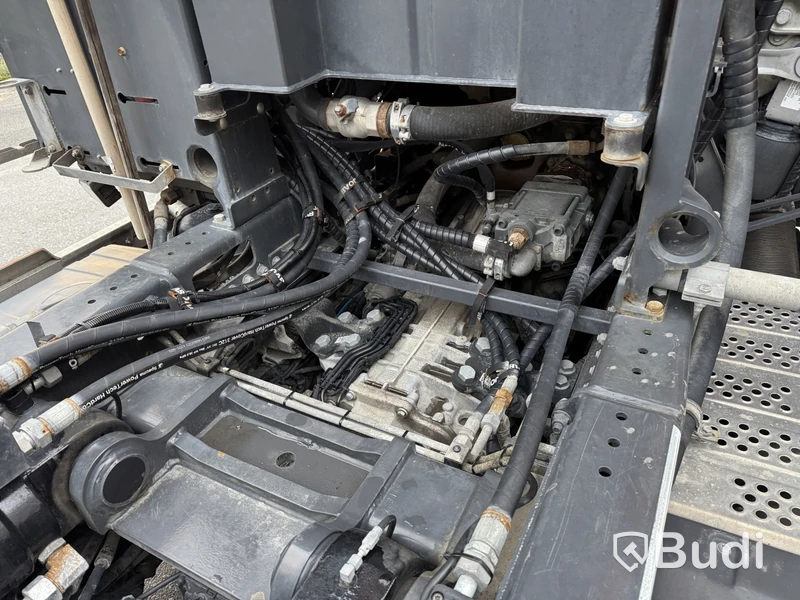 SÅLD Direktförsäljning VIA DNB Tridemväxlare Mercedes-Benz Arocs 3758 -2023 | JOAB 24 ton | Plogutrustad