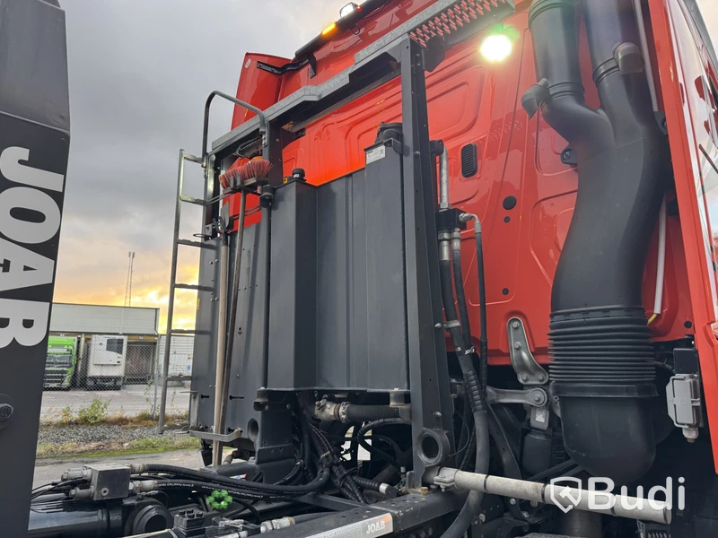 SÅLD Direktförsäljning VIA DNB Tridemväxlare Mercedes-Benz Arocs 3758 -2023 | JOAB 24 ton | Plogutrustad