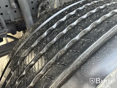 SÅLD Direktförsäljning VIA DNB Tridemväxlare Mercedes-Benz Arocs 3758 -2023 | JOAB 24 ton | Plogutrustad