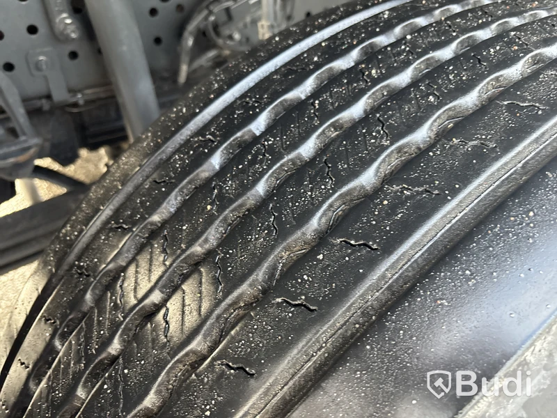 SÅLD Direktförsäljning VIA DNB Tridemväxlare Mercedes-Benz Arocs 3758 -2023 | JOAB 24 ton | Plogutrustad