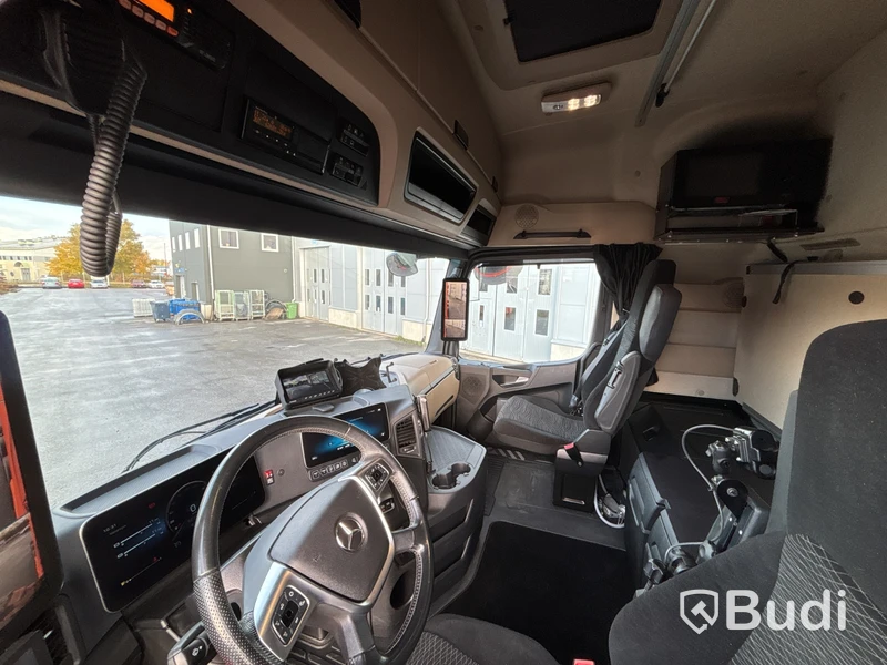 SÅLD Direktförsäljning VIA DNB Tridemväxlare Mercedes-Benz Arocs 3758 -2023 | JOAB 24 ton | Plogutrustad
