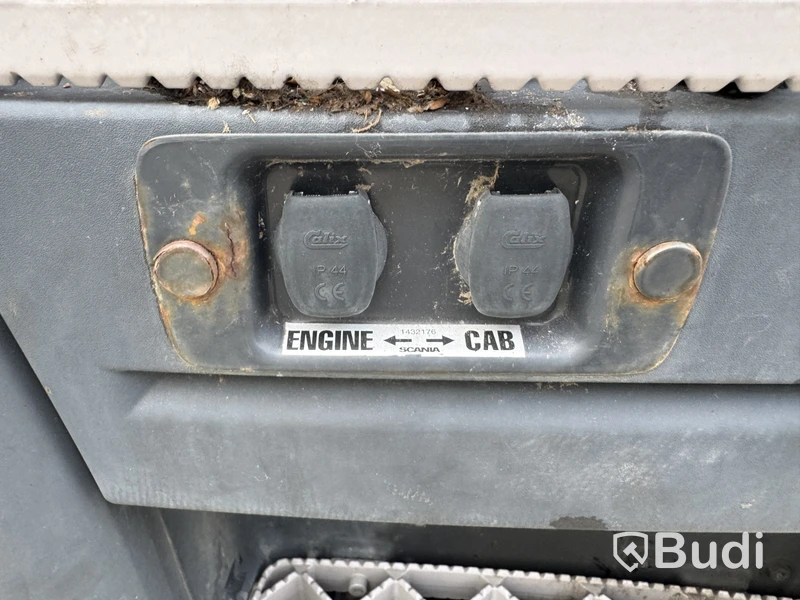 Flisbilsekipage Scania R490 LB 6X2 MNB -2015 | Reparationsobjekt med tillhörande flissläp DGG094