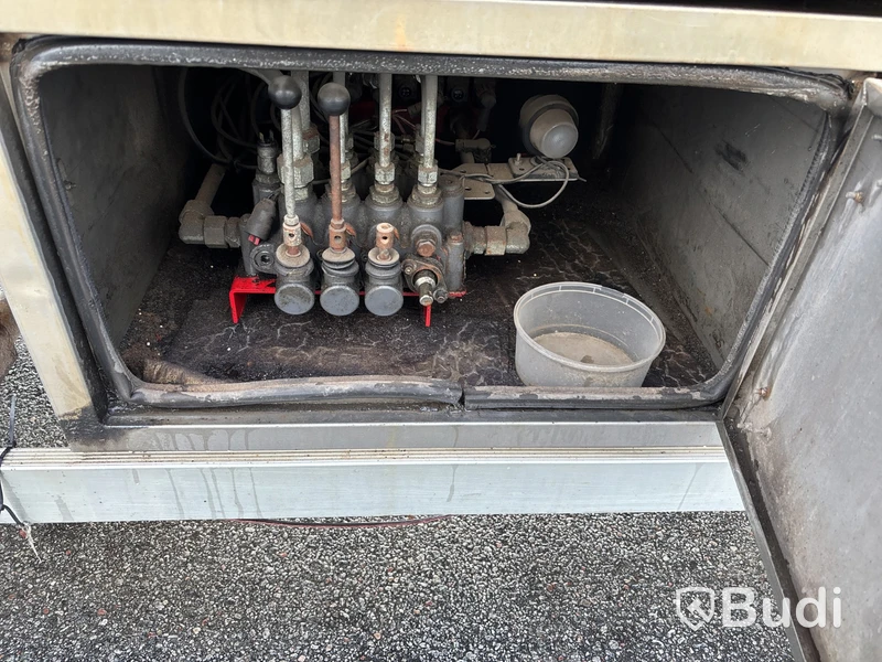 Flisbilsekipage Scania R490 LB 6X2 MNB -2015 | Reparationsobjekt med tillhörande flissläp DGG094