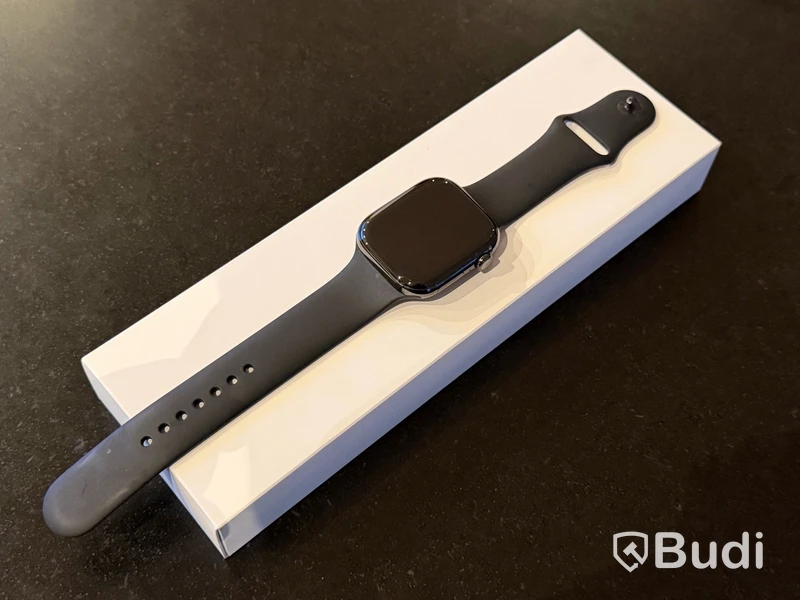 Apple Watch Series 10, 46 mm, titan, svart sportband