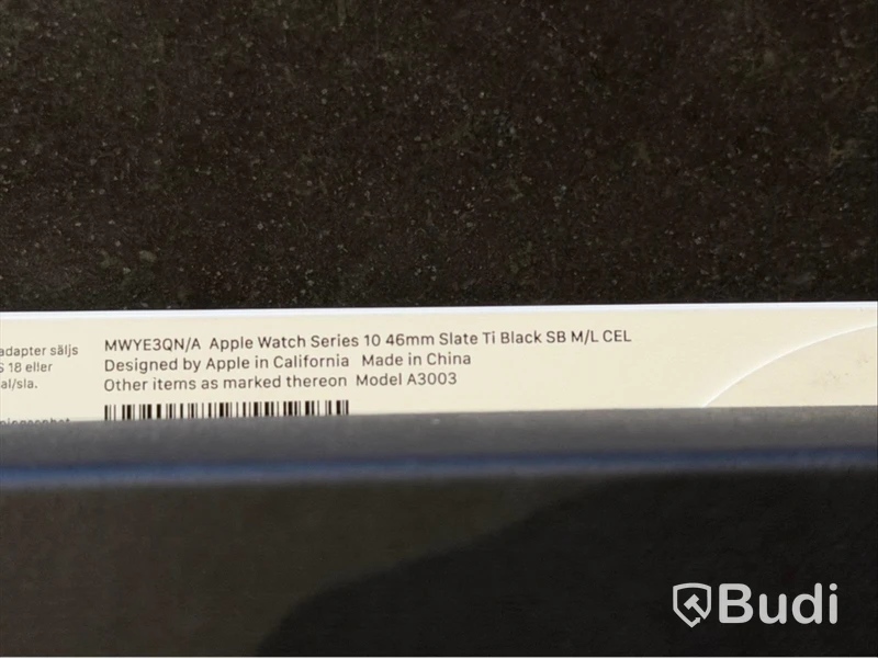 Apple Watch Series 10, 46 mm, titan, svart sportband