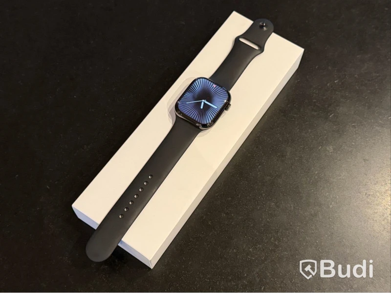 Apple Watch Series 10, 46 mm, titan, svart sportband