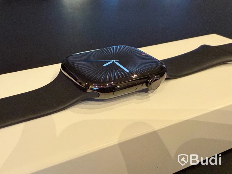 Apple Watch Series 10, 46 mm, titan, svart sportband