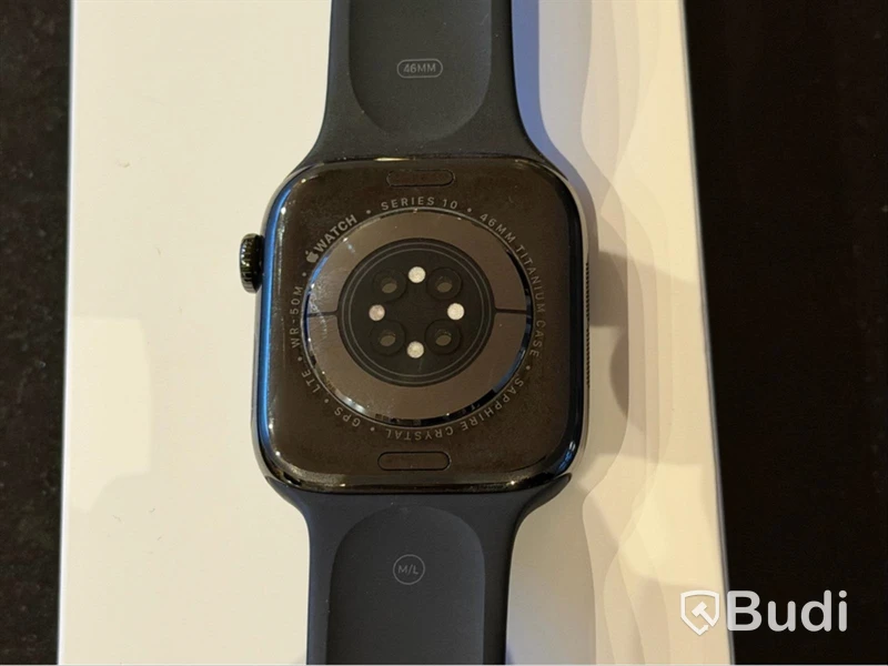 Apple Watch Series 10, 46 mm, titan, svart sportband