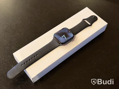 Apple Watch Series 10, 46 mm, titan, svart sportband