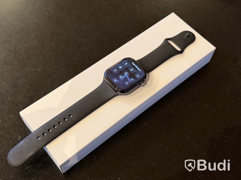 Apple Watch Series 10, 46 mm, titan, svart sportband