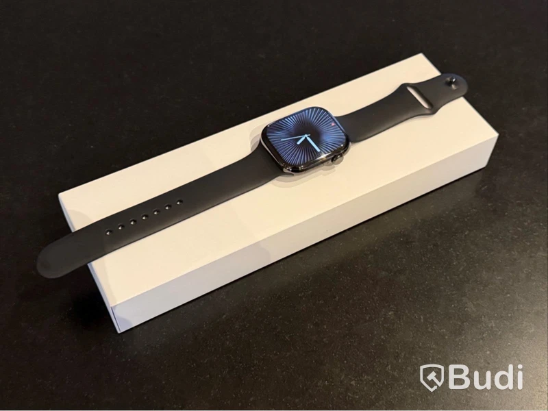 Apple Watch Series 10, 46 mm, titan, svart sportband