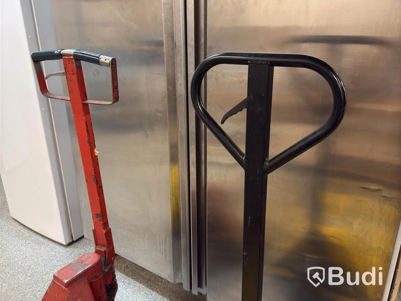 2 pallet trucks