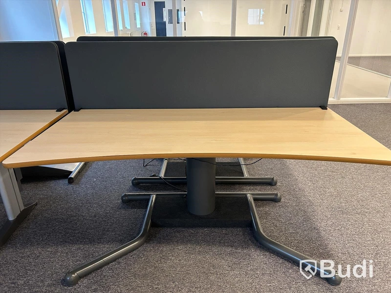 Skrivbord med akustikskydd, höj- och sänkbart, fungerar ej