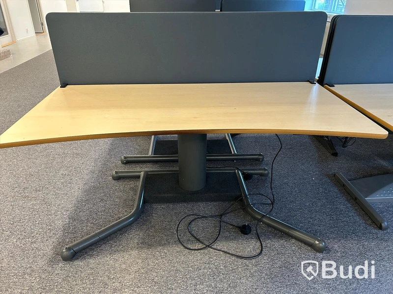 Skrivbord med akustikskydd, höj- och sänkbart, fungerar