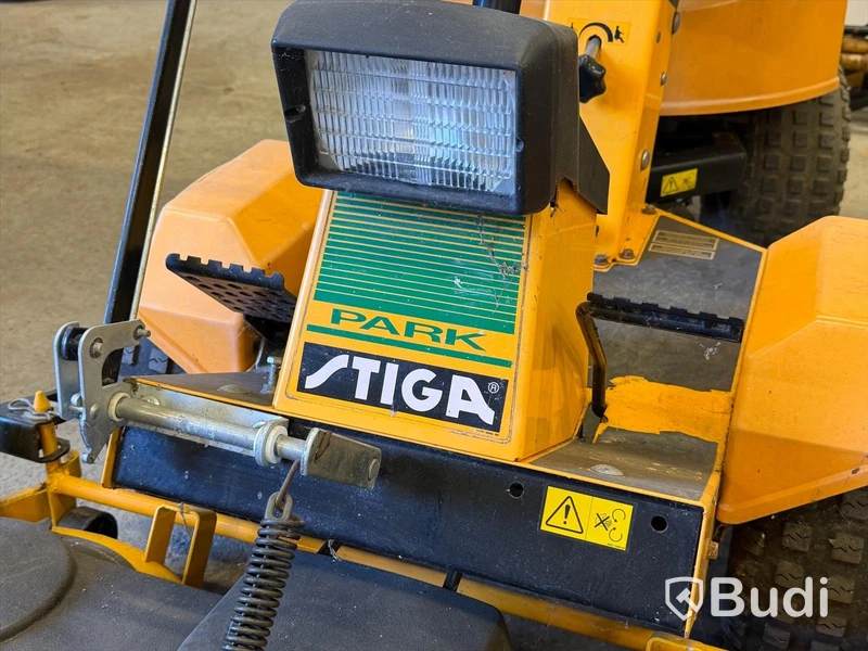Ride-on lawn mower, Stiga Park P401