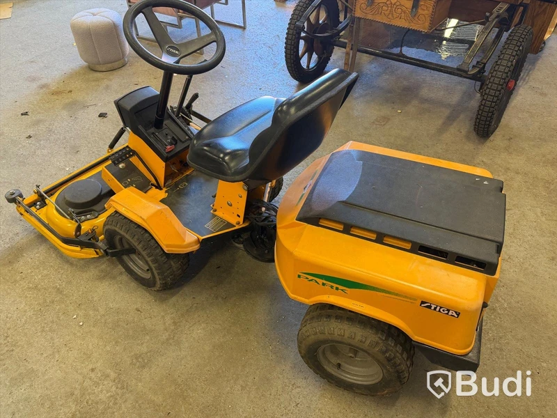 Ride-on lawn mower, Stiga Park P401