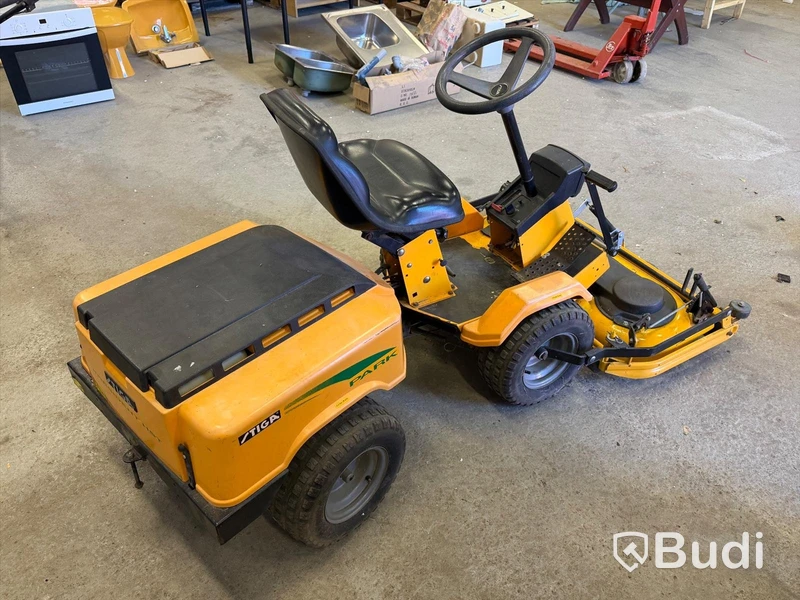 Ride-on lawn mower, Stiga Park P401