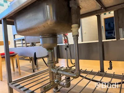 Rostfri arbetsbänk med hyllsystem