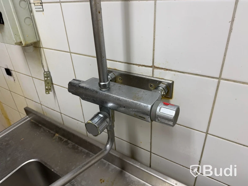 Rostfri bänk med vask, ink blandare