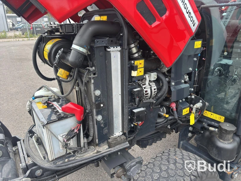 Kompakttraktor Massey Ferguson 1740 -2023 | Plog och sandspridare