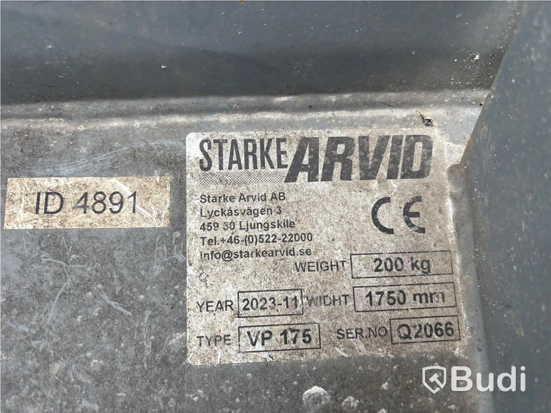 Kompakttraktor Massey Ferguson 1740 -2023 | Plog och sandspridare