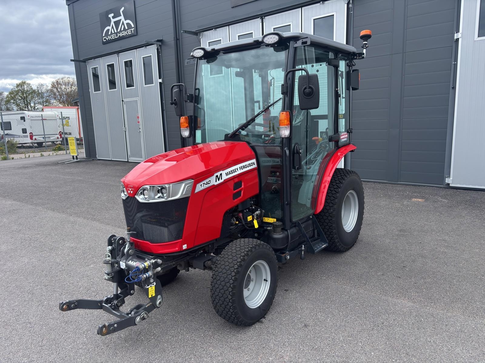 Kompakttraktor Massey Ferguson 1740 -2023 | Plog och sandspridare