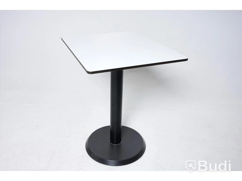Kafebord/Utebord i vit topp.