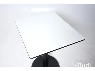 Kafebord/Utebord i vit topp.