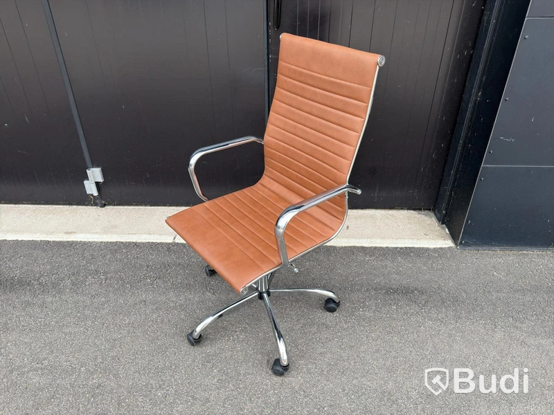 8 st konferensstolar i Eames-inspirerad design – Konstläder & krom