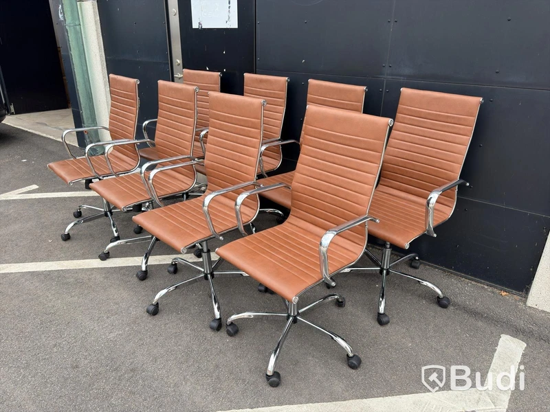 8 st konferensstolar i Eames-inspirerad design – Konstläder & krom