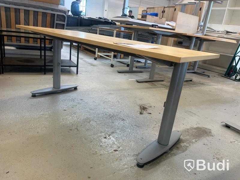3 st. Skrivbord höj och sänkbara med vev