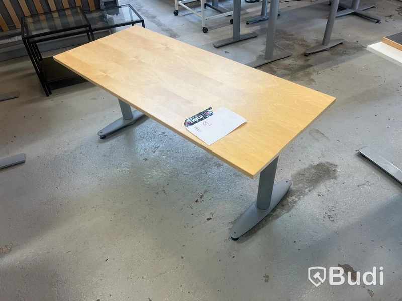 3 st. Skrivbord höj och sänkbara med vev