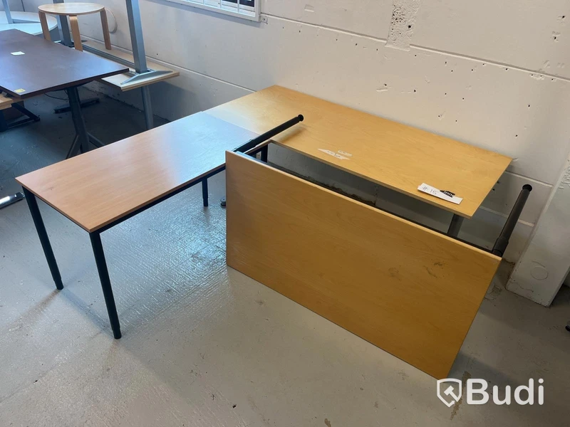 3 st.  Bord i varierande storlekar