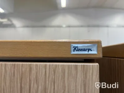 2 st. Skåp med skjutdörrar från Kinnarps