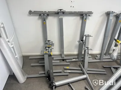 Stor samling höj och sänkbara bord