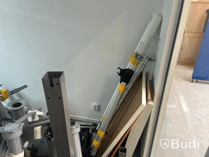 Stor samling höj och sänkbara bord